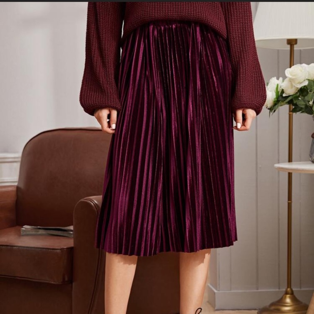 Solid Velvet Pleated Midi skirt